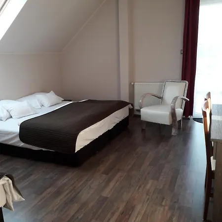 Alojamento de Acomodação e Pequeno-almoço Caballus Lovasmajor Panzió Nyíregyháza