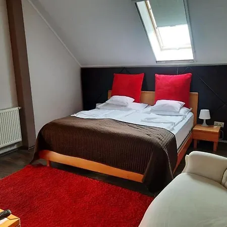 Caballus Lovasmajor Panzió Alojamento de Acomodação e Pequeno-almoço Nyíregyháza