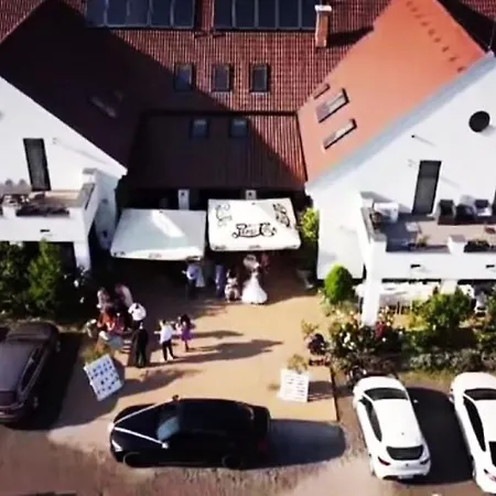 Alojamento de Acomodação e Pequeno-almoço Caballus Lovasmajor Panzió 4*