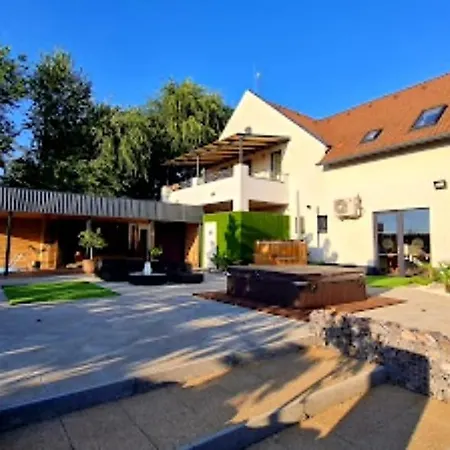 Alojamento de Acomodação e Pequeno-almoço Caballus Lovasmajor Panzió