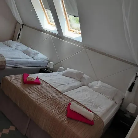 Caballus Lovasmajor Panzió Alojamento de Acomodação e Pequeno-almoço 4*