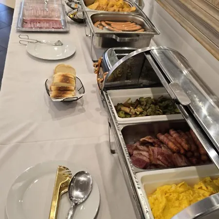 Alojamento de Acomodação e Pequeno-almoço Caballus Lovasmajor Panzió 4*