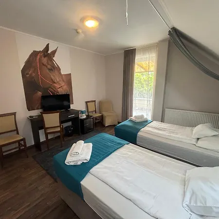Caballus Lovasmajor Panzió Alojamento de Acomodação e Pequeno-almoço