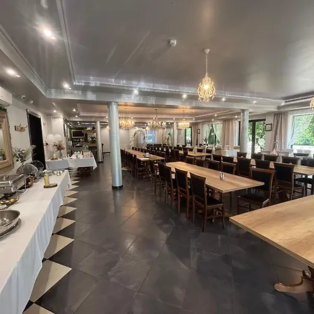 Alojamento de Acomodação e Pequeno-almoço Caballus Lovasmajor Panzió 4*