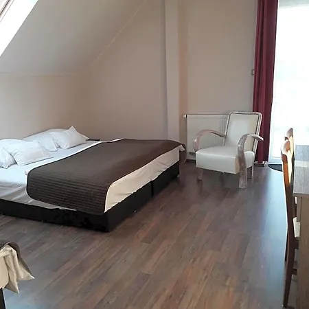 Caballus Lovasmajor Panzio 4*