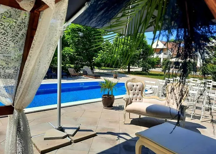 Caballus Lovasmajor Panzio 4* Nyíregyháza